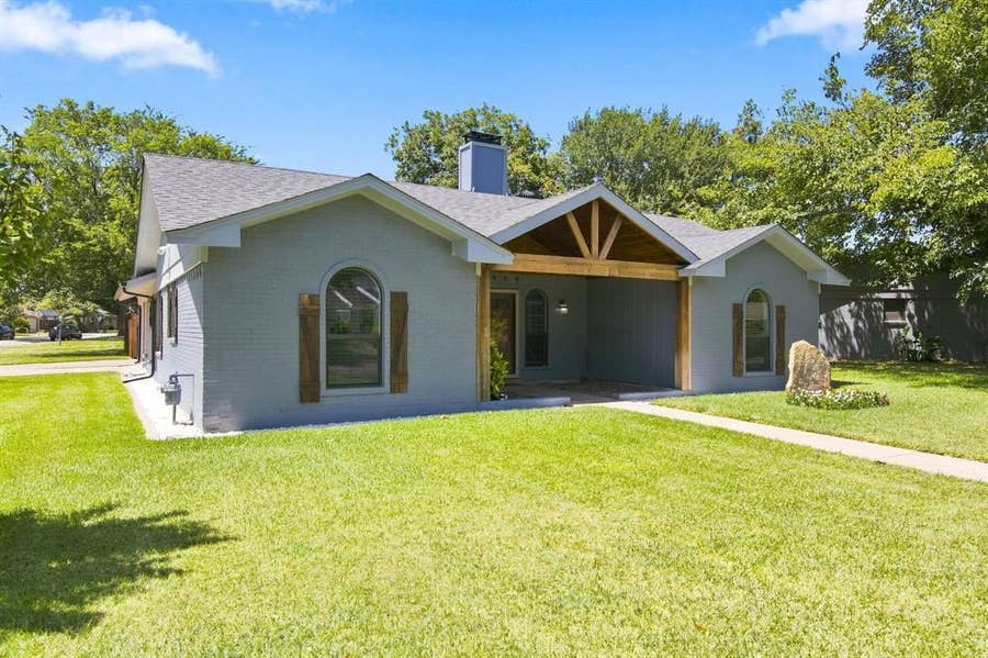 Property photo for 6909 Sandalwood Lane, Fort Worth, TX