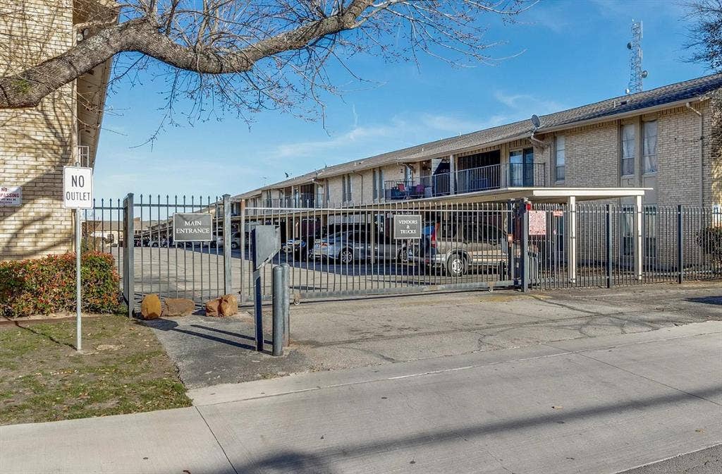 5826 Sandhurst Lane, #C, Dallas, TX 75206 5826 Sandhurst Lane, #C, Dallas, TX 75206