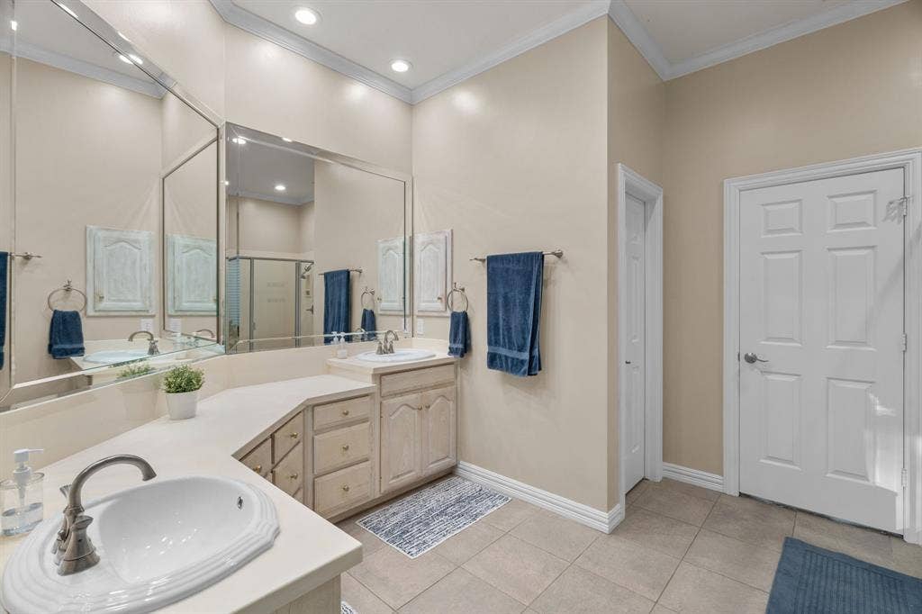 2913 Harkness Drive, Plano, TX 75093 2913 Harkness Drive, Plano, TX 75093