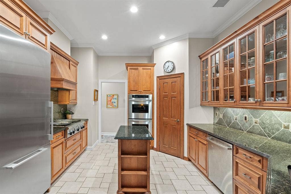 2913 Harkness Drive, Plano, TX 75093 2913 Harkness Drive, Plano, TX 75093