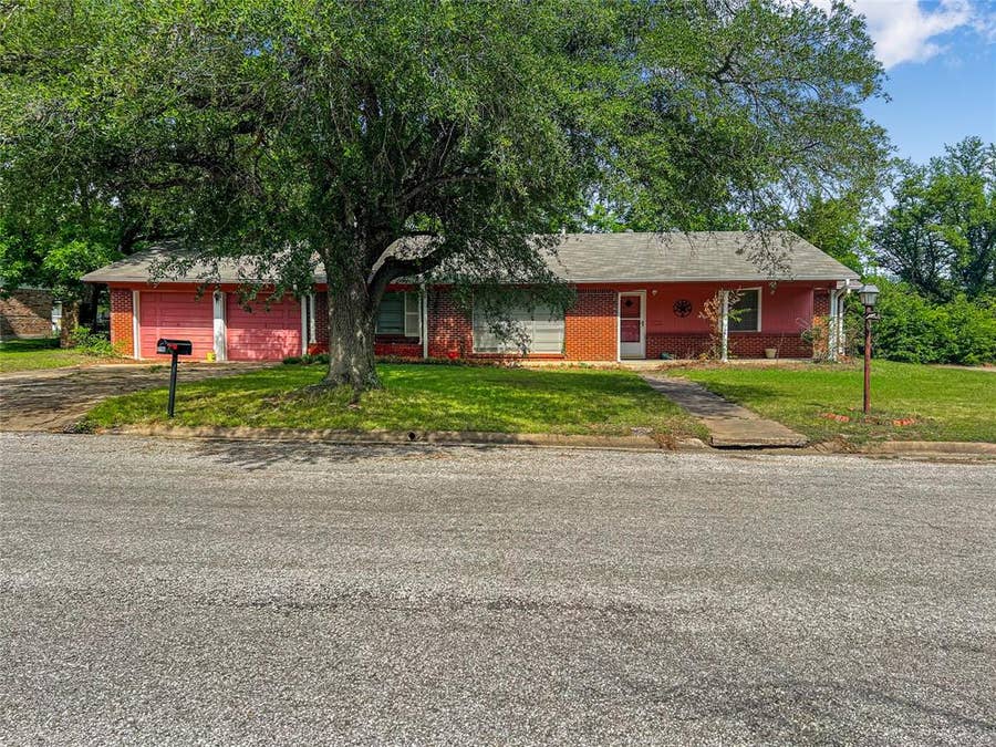 Property photo for 2706 Bois D Arc Street, Commerce, TX