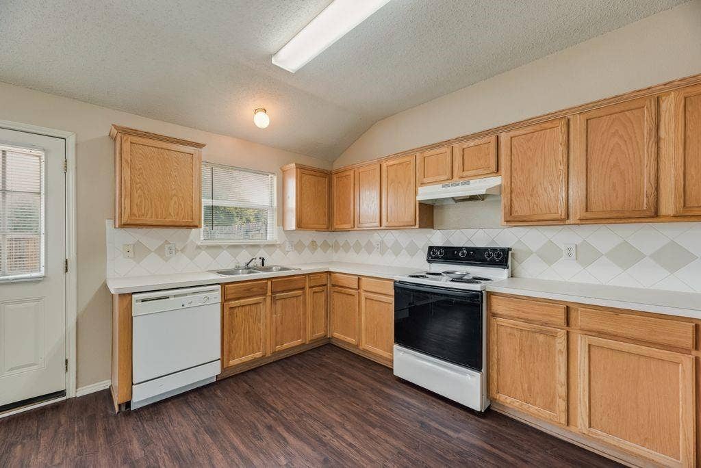 636 Canyon Place, DeSoto, TX 75115 636 Canyon Place, DeSoto, TX 75115