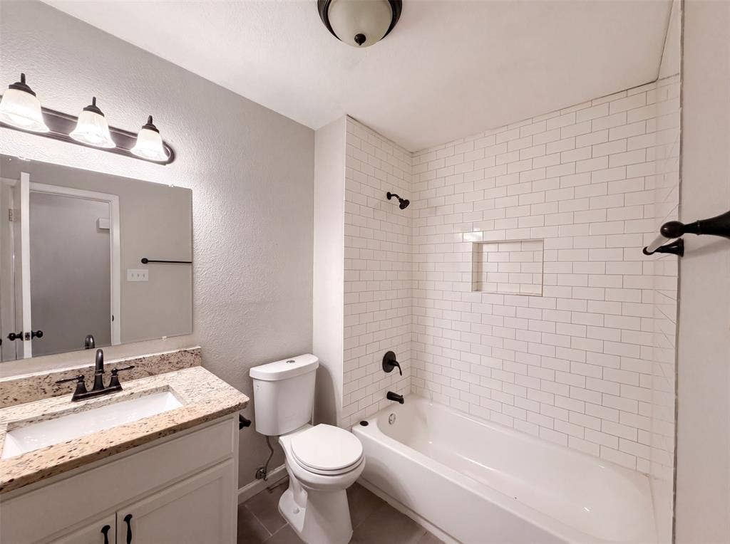 922 Meadowdale Circle, Garland, TX 75043 922 Meadowdale Circle, Garland, TX 75043