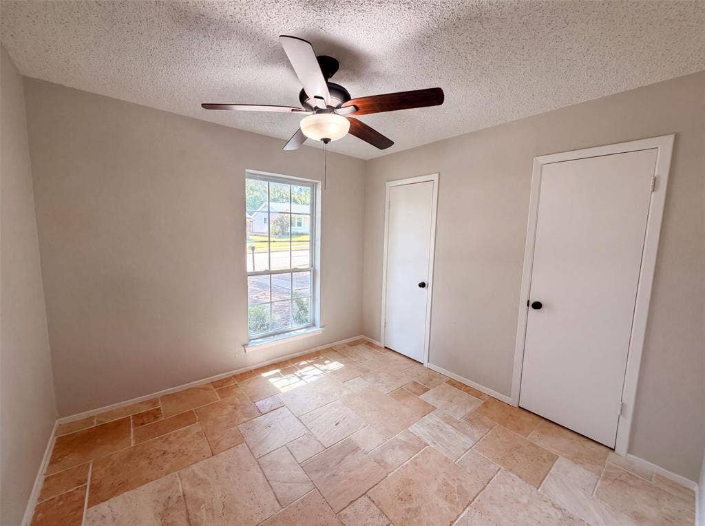 922 Meadowdale Circle, Garland, TX 75043 922 Meadowdale Circle, Garland, TX 75043