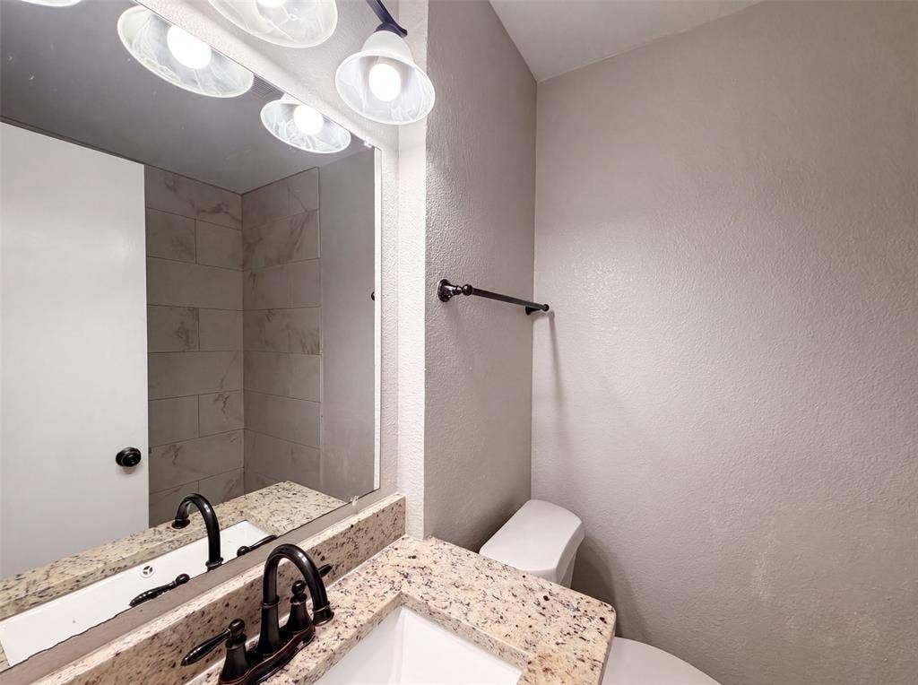 922 Meadowdale Circle, Garland, TX 75043 922 Meadowdale Circle, Garland, TX 75043