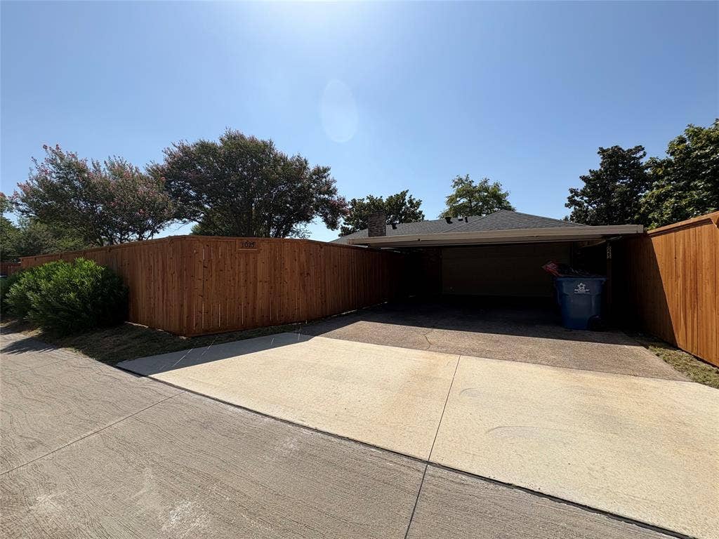 1025 Cloverdale Lane, DeSoto, TX 75115 1025 Cloverdale Lane, DeSoto, TX 75115