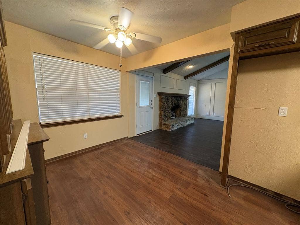 1025 Cloverdale Lane, DeSoto, TX 75115 1025 Cloverdale Lane, DeSoto, TX 75115
