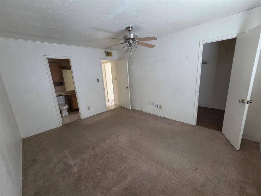 2502 E Timberview Lane, Arlington, TX 76014 2nd Bedroom opens to the hall bathroom