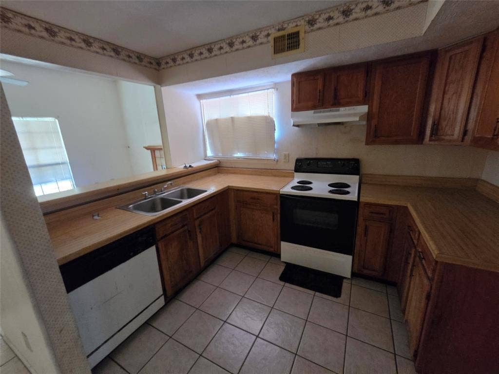 2502 E Timberview Lane, Arlington, TX 76014 2502 E Timberview Lane, Arlington, TX 76014