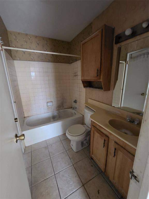 2502 E Timberview Lane, Arlington, TX 76014 Hall Bathroom