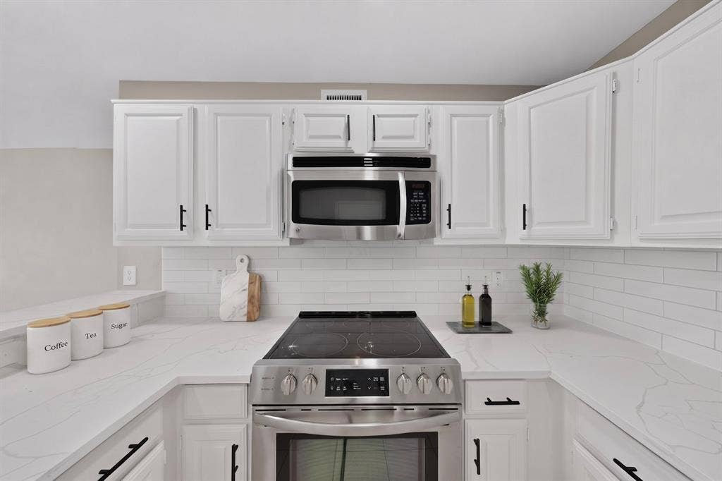 2404 Lemmontree Lane, Plano, TX 75074 2404 Lemmontree Lane, Plano, TX 75074