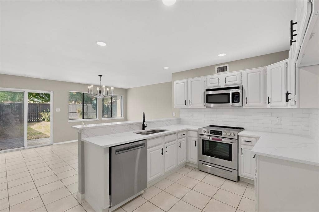 2404 Lemmontree Lane, Plano, TX 75074 2404 Lemmontree Lane, Plano, TX 75074
