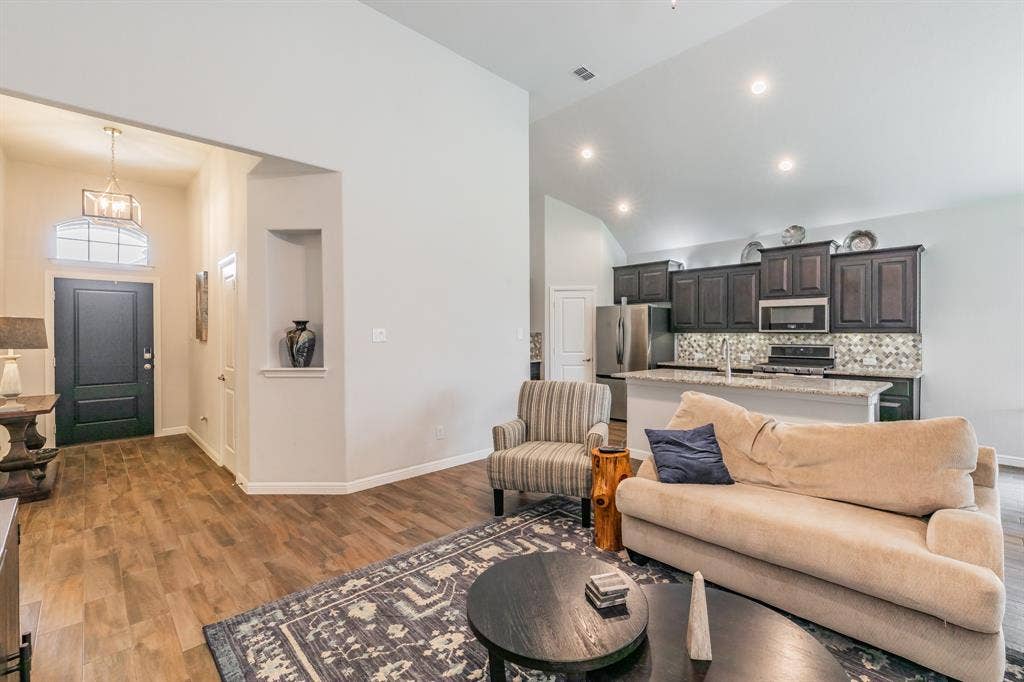 8901 Thompson Road, Argyle, TX 76226
