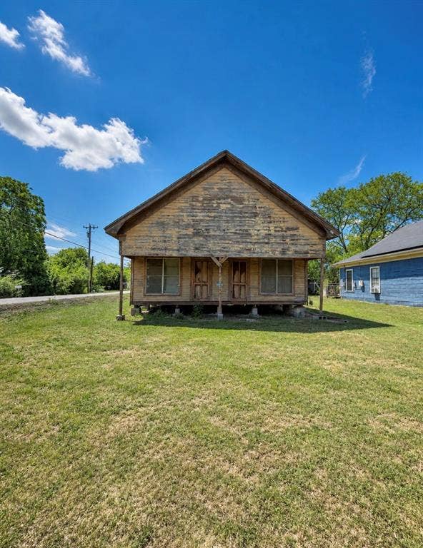 Property photo for 114 S Mills Street, West, TX