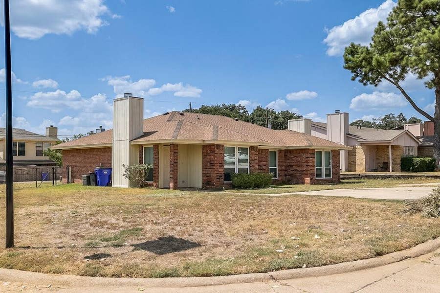 Property photo for 113 Oak Wood Lane, Kennedale, TX