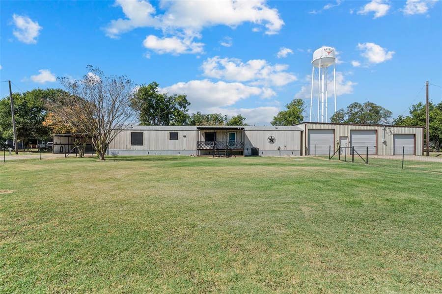 Property photo for 139 N 4th Street, Axtell, TX