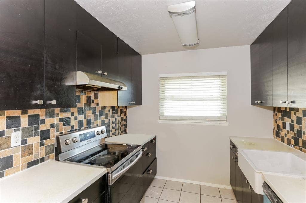 1206 California Trail, Grand Prairie, TX 75052 1206 California Trail, Grand Prairie, TX 75052