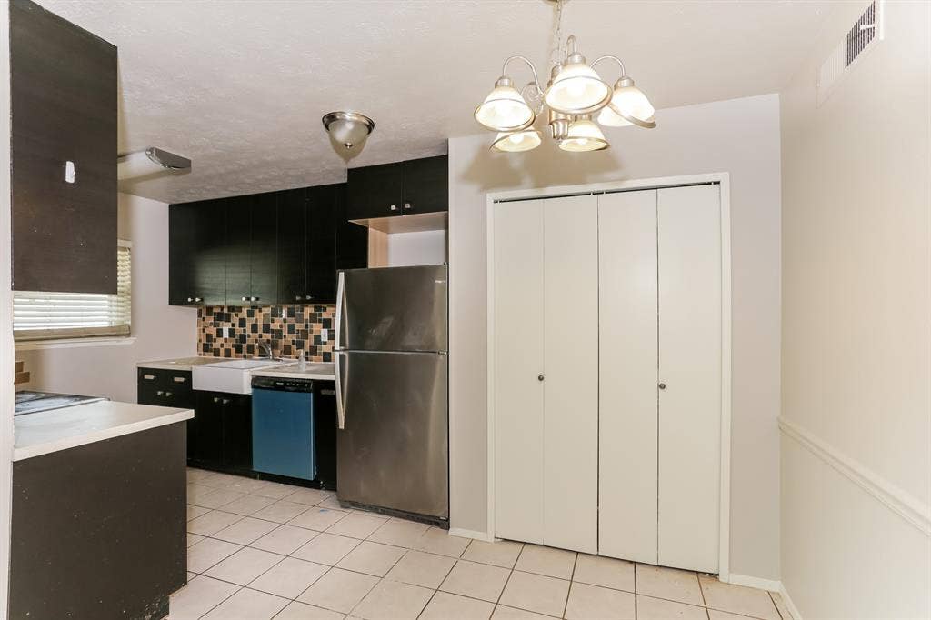 1206 California Trail, Grand Prairie, TX 75052 1206 California Trail, Grand Prairie, TX 75052