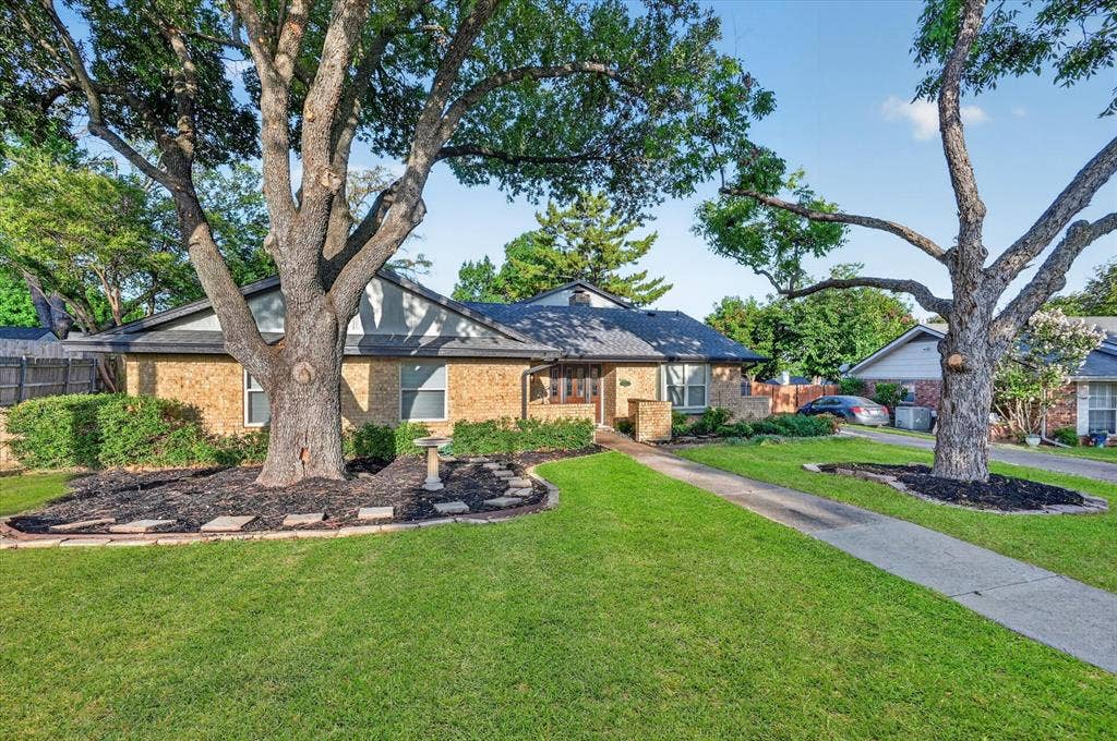 1902 Alamo Drive, Arlington, TX 76012 1902 Alamo Drive, Arlington, TX 76012