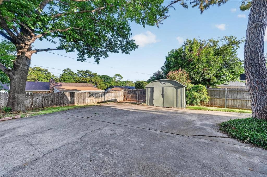 1902 Alamo Drive, Arlington, TX 76012 1902 Alamo Drive, Arlington, TX 76012