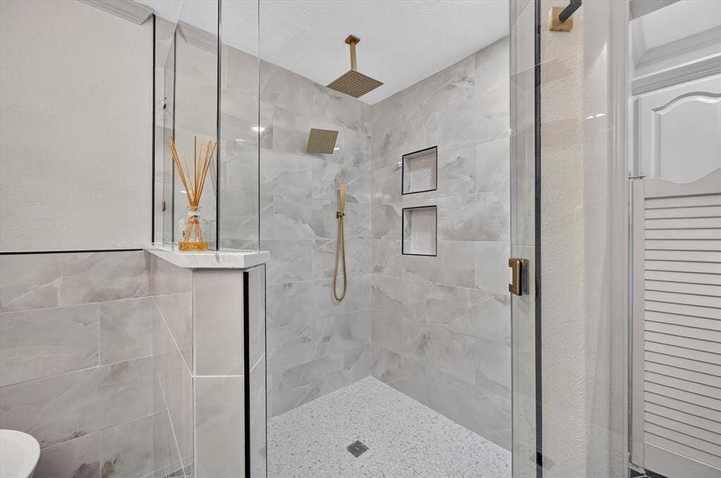 1902 Alamo Drive, Arlington, TX 76012 1902 Alamo Drive, Arlington, TX 76012