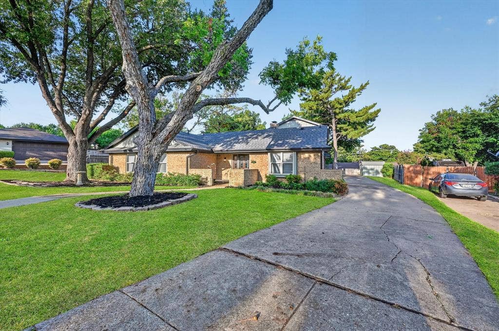 1902 Alamo Drive, Arlington, TX 76012 1902 Alamo Drive, Arlington, TX 76012