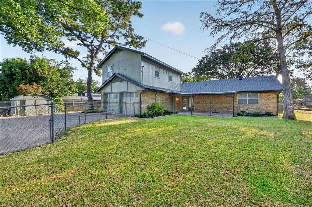 1902 Alamo Drive, Arlington, TX 76012 1902 Alamo Drive, Arlington, TX 76012