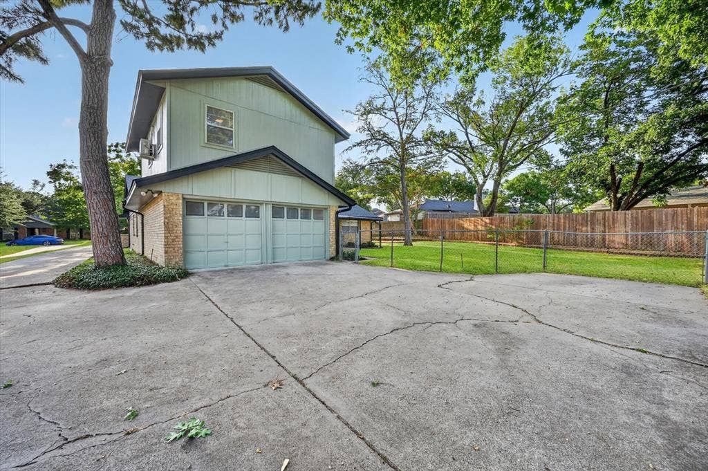 1902 Alamo Drive, Arlington, TX 76012 1902 Alamo Drive, Arlington, TX 76012