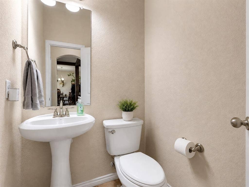 1231 Christie Lane, Terrell, TX 75161 Half Bath