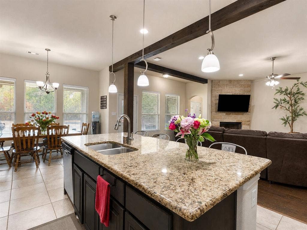 1231 Christie Lane, Terrell, TX 75161 1231 Christie Lane, Terrell, TX 75161