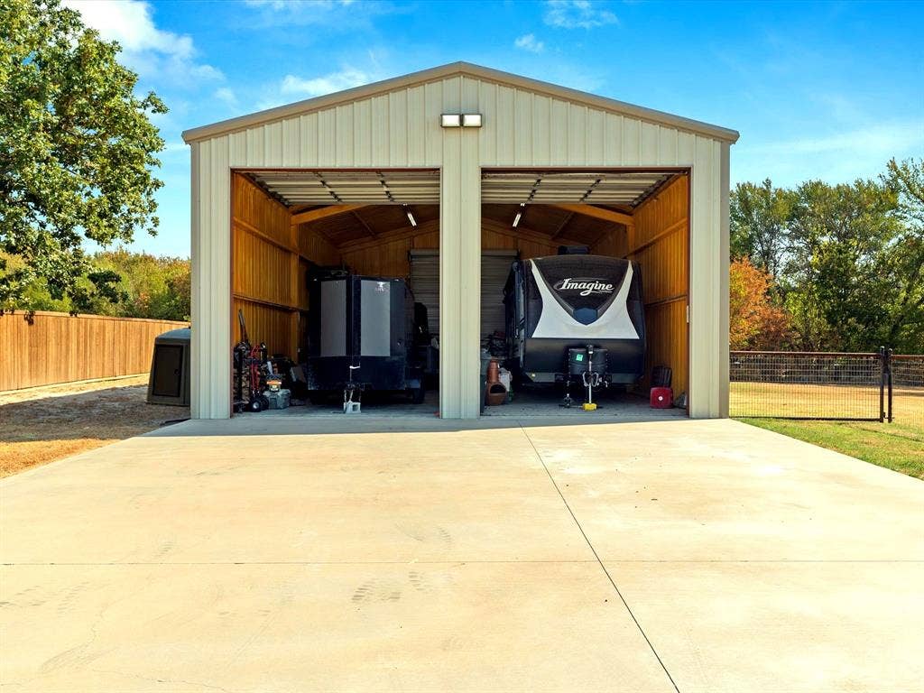 1231 Christie Lane, Terrell, TX 75161 30x50, 12x14 garage doors (2 front, 1 back), insulated w/ electricity
