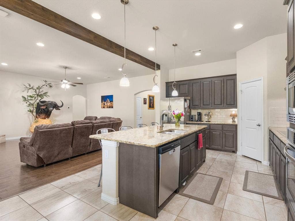 1231 Christie Lane, Terrell, TX 75161 1231 Christie Lane, Terrell, TX 75161