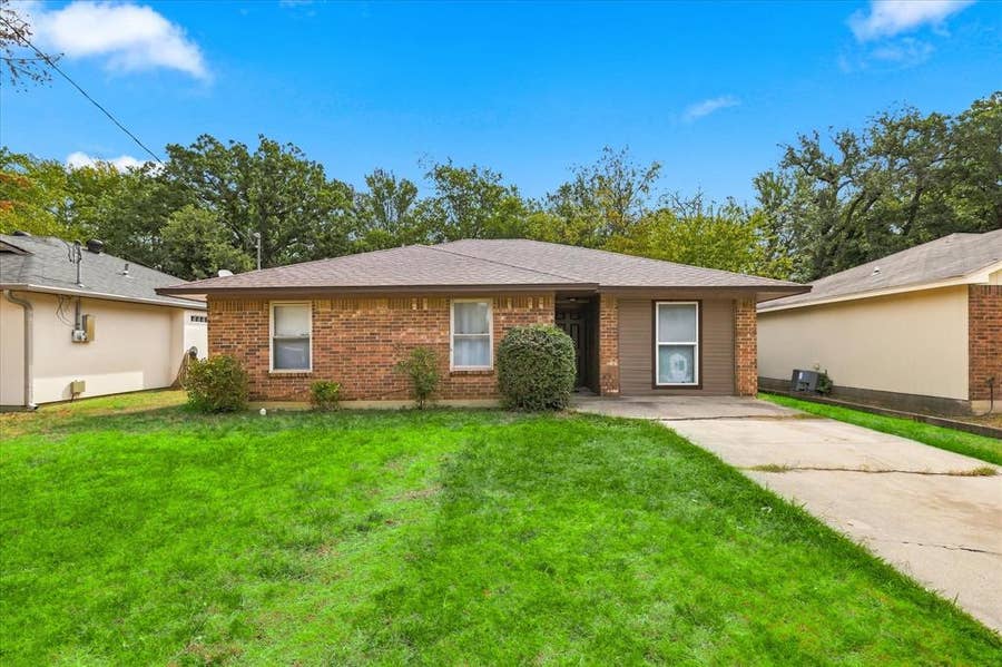 Property photo for 921 Baldwin Street, Denton, TX