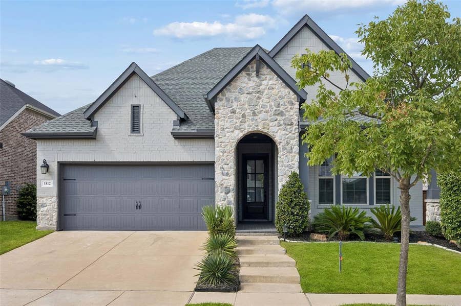 Property photo for 1812 Leo Drive, Van Alstyne, TX