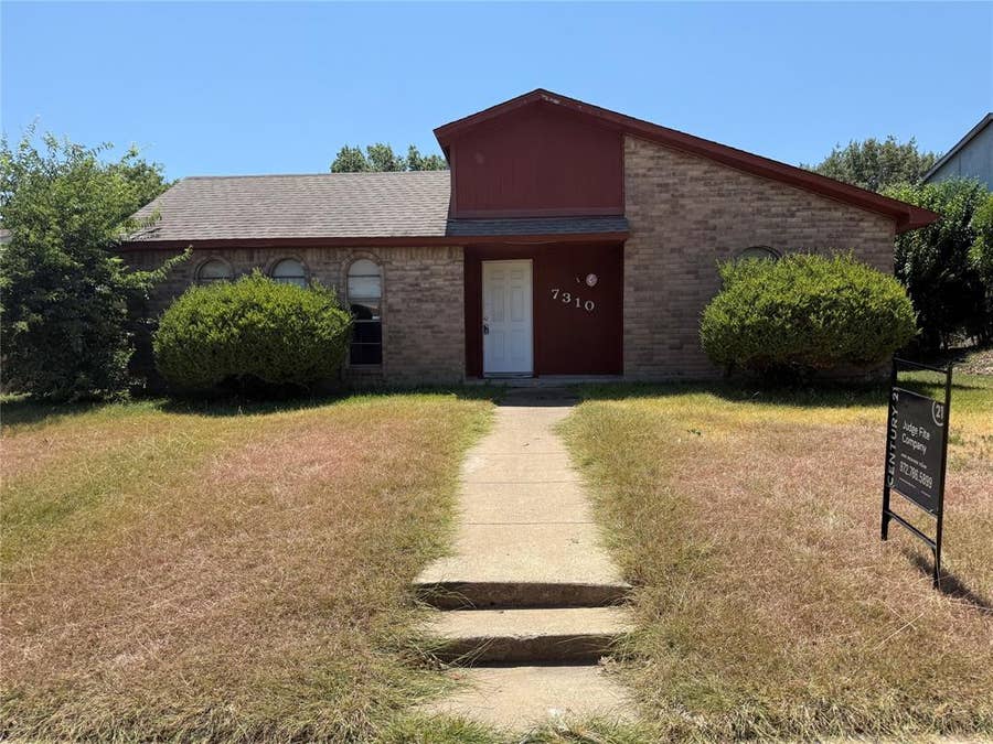 Property photo for 7310 Flameleaf Place, Dallas, TX