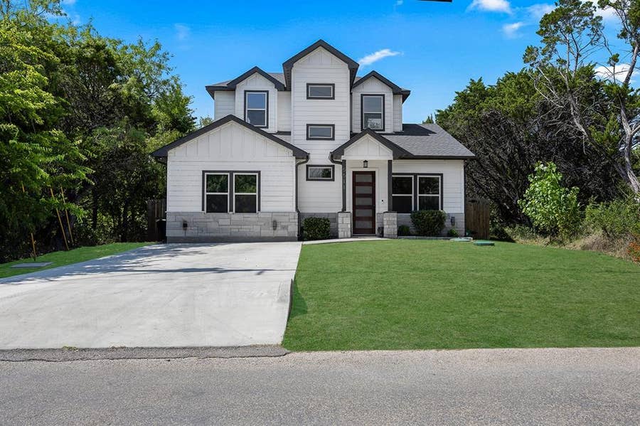 Property photo for 5511 Black Pine Circle, Granbury, TX