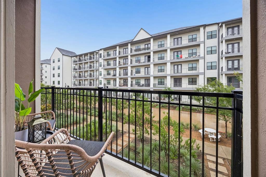 1071 Tea Olive Lane, Dallas, TX 75212 1071 Tea Olive Lane, Dallas, TX 75212
