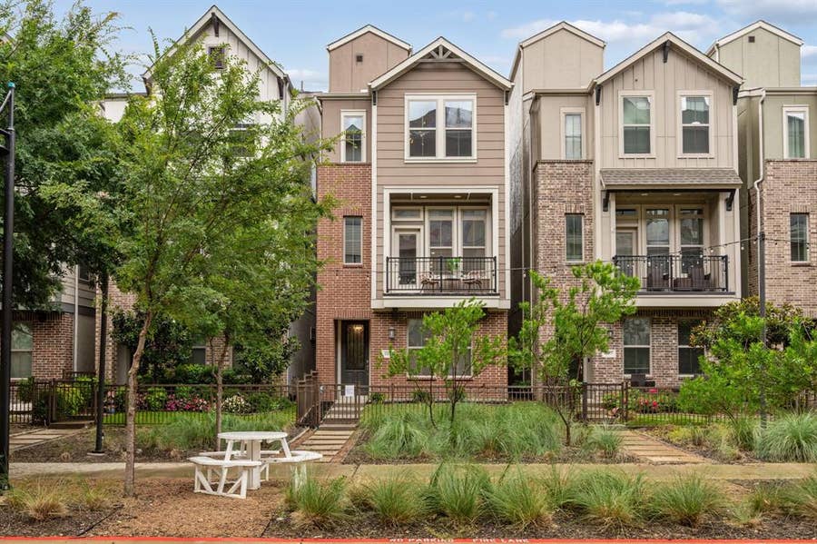 Property photo for 1071 Tea Olive Lane, Dallas, TX