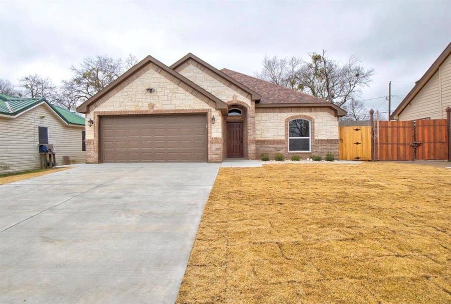 Property photo for 125 N Las Vegas Trail, White Settlement, TX