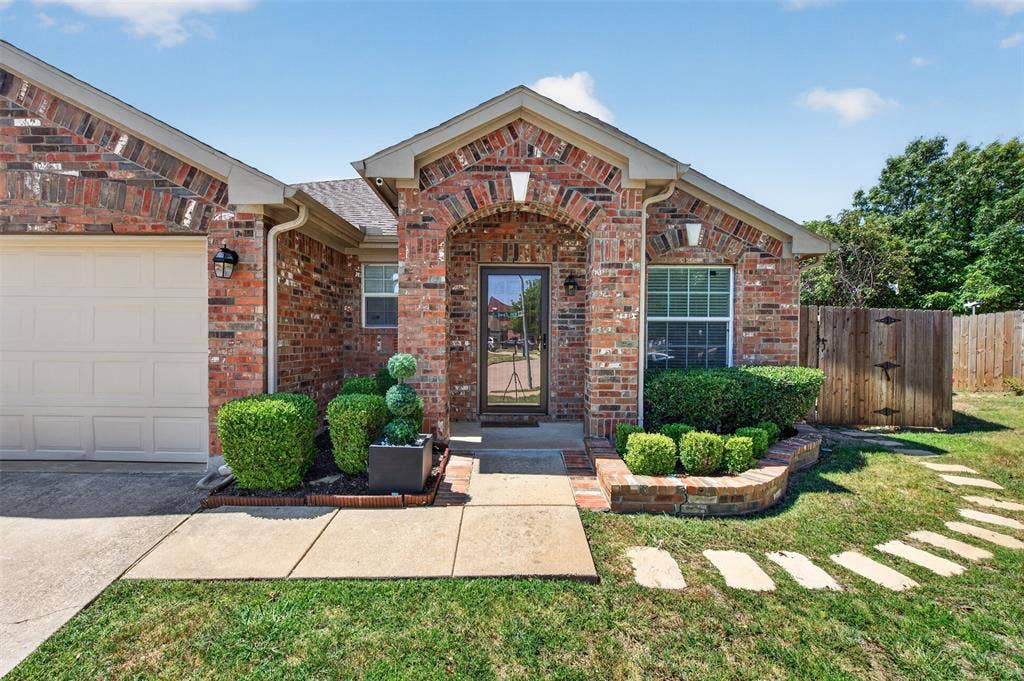 2151 Van Zandt Drive, Grand Prairie, TX 75052 2151 Van Zandt Drive, Grand Prairie, TX 75052