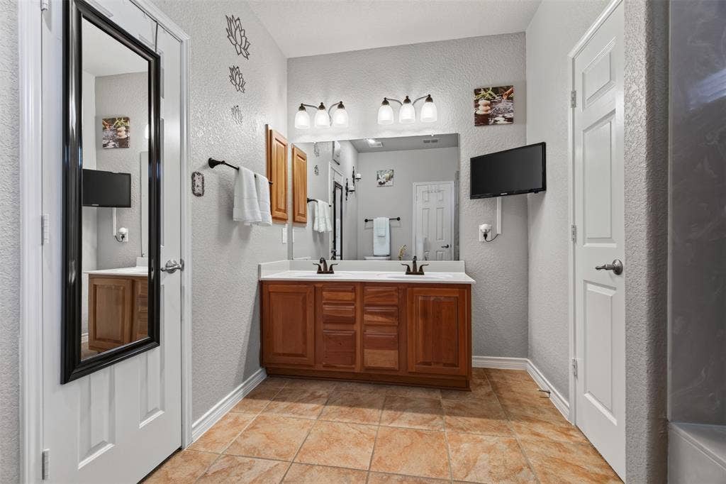 2151 Van Zandt Drive, Grand Prairie, TX 75052 2151 Van Zandt Drive, Grand Prairie, TX 75052