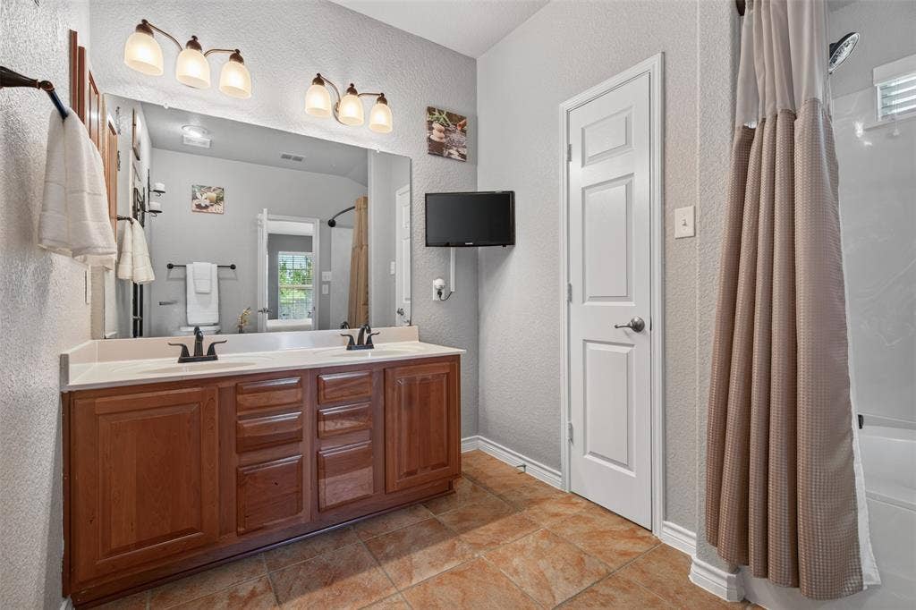 2151 Van Zandt Drive, Grand Prairie, TX 75052 2151 Van Zandt Drive, Grand Prairie, TX 75052