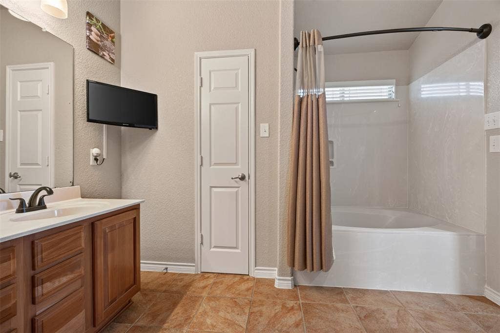 2151 Van Zandt Drive, Grand Prairie, TX 75052 2151 Van Zandt Drive, Grand Prairie, TX 75052
