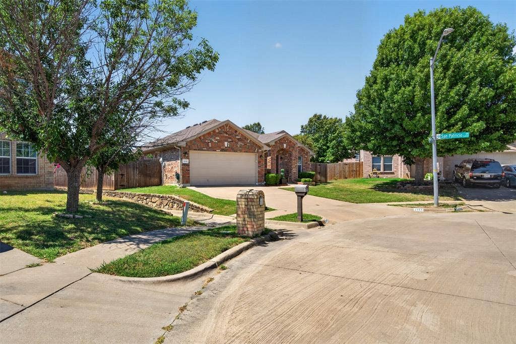 2151 Van Zandt Drive, Grand Prairie, TX 75052 2151 Van Zandt Drive, Grand Prairie, TX 75052