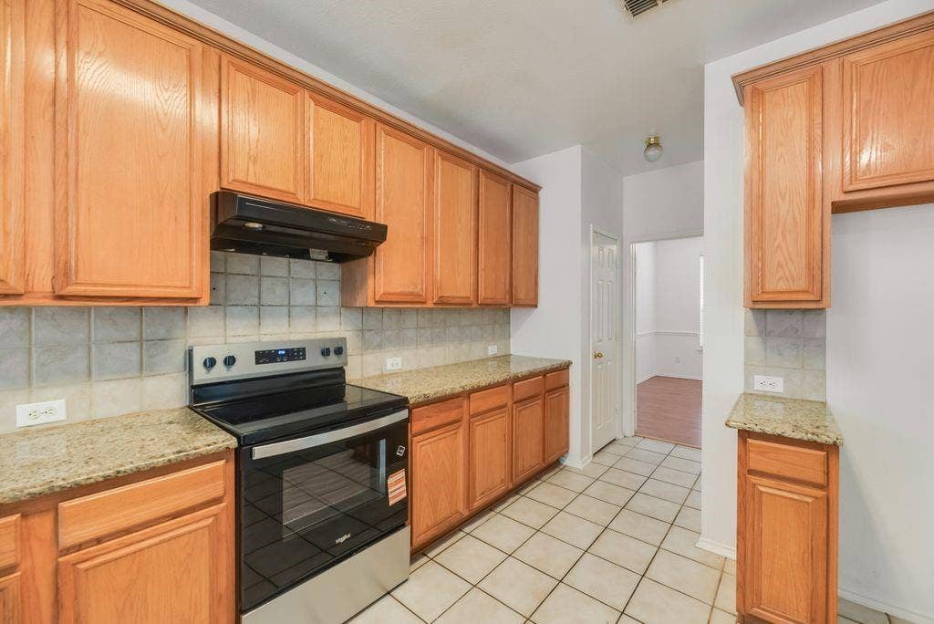 3913 Goose Creek Parkway, Garland, TX 75040 3913 Goose Creek Parkway, Garland, TX 75040