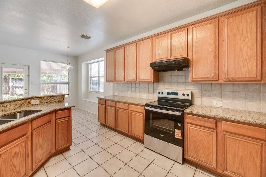 3913 Goose Creek Parkway, Garland, TX 75040 3913 Goose Creek Parkway, Garland, TX 75040