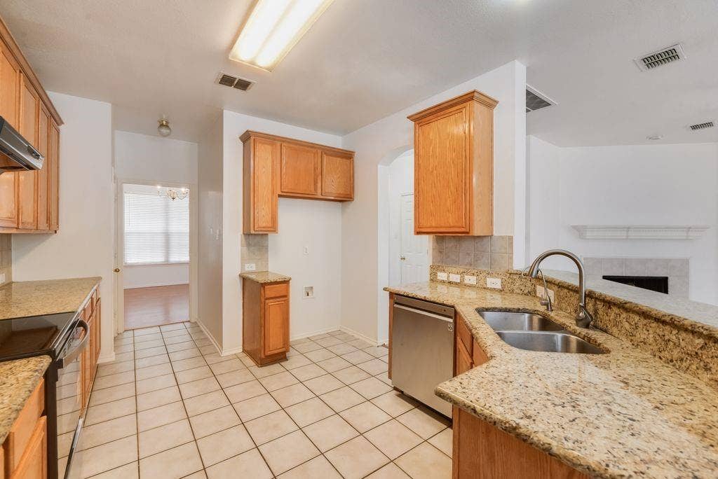 3913 Goose Creek Parkway, Garland, TX 75040 3913 Goose Creek Parkway, Garland, TX 75040