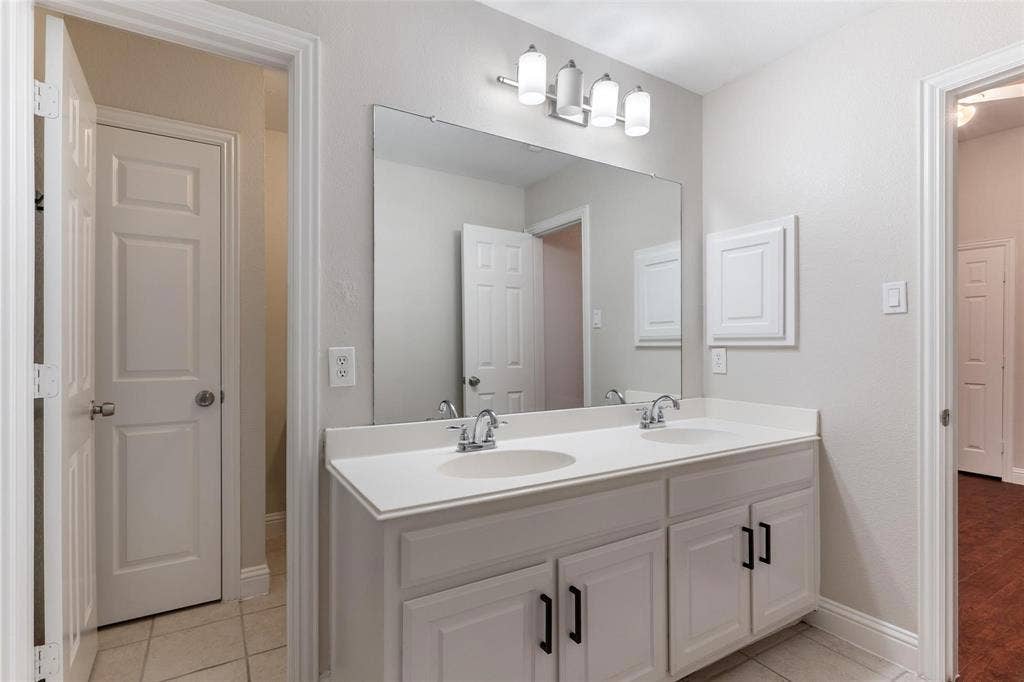 5912 Crestberry Lane, Sachse, TX 75048 Full Bath 2