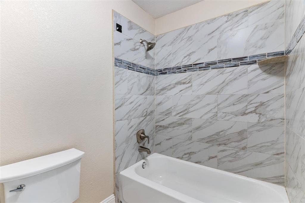 5912 Crestberry Lane, Sachse, TX 75048 Full Bath 2