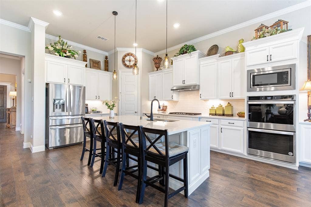 1101 10th Street, Argyle, TX 76226 Double oven and gas cook top.